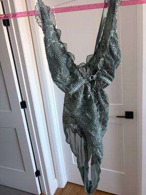 La Vie En Rose Lace Chemise in Sage Green